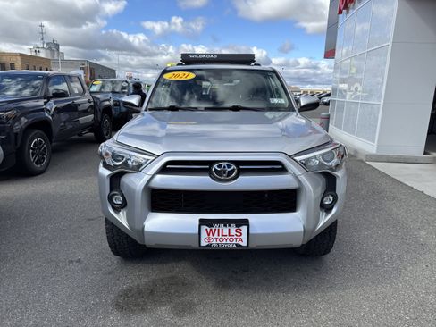 Used 2021 Toyota 4Runner SR5 AWD/4WD image 5