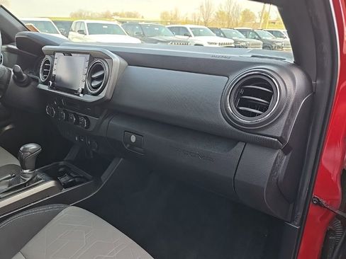 Used 2022 Toyota Tacoma TRD Sport AWD/4WD image 80