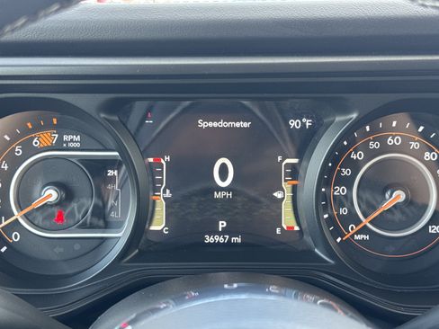 Used 2025 Jeep Wrangler Unlimited Sahara AWD/4WD image 11