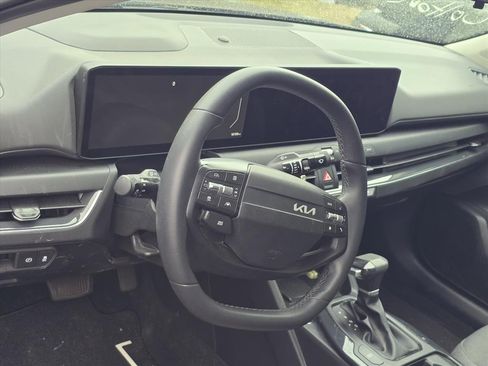 Used 2025 Kia K4 EX image 9