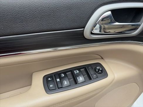 Used 2021 Jeep Grand Cherokee Limited image 11