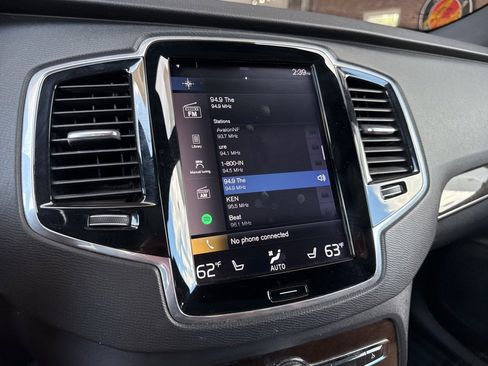 Used 2018 Volvo XC90 T6 Momentum w/ Convenience Package image 3