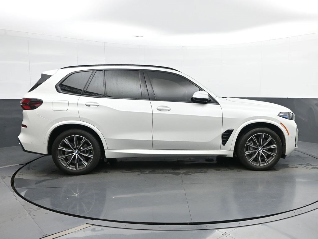 Used 2025 BMW X5 xDrive40i w/ M Sport Package AWD/4WD image 10