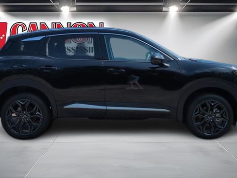 New 2026 Nissan Kicks SR FWD image 4
