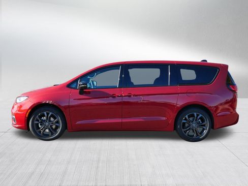 New 2026 Chrysler Pacifica Select image 4