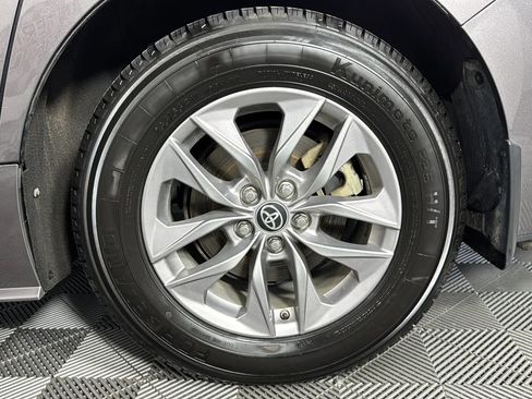 Used 2021 Toyota Sienna XLE image 46