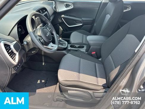 Used 2025 Kia Soul LX w/ LX Technology Package FWD image 10
