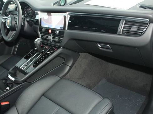 New 2026 Porsche Macan Base image 26