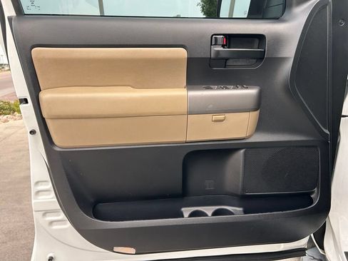 Used 2014 Toyota Sequoia SR5 AWD/4WD image 21