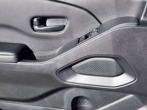 Used 2025 Nissan Frontier S image 13