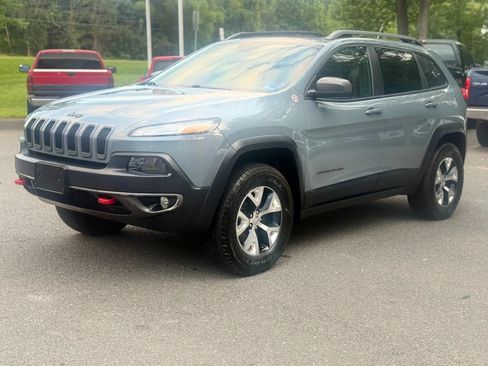 Used 2014 Jeep Cherokee Trailhawk w/ Comfort/Convenience Group AWD/4WD image 3