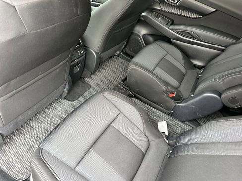 Used 2024 Subaru Ascent Premium w/ Convenience Package image 12