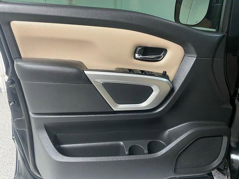Used 2017 Nissan Titan SV image 26