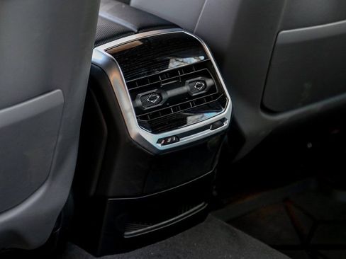 Used 2025 BMW 760i xDrive w/ Executive Package image 23