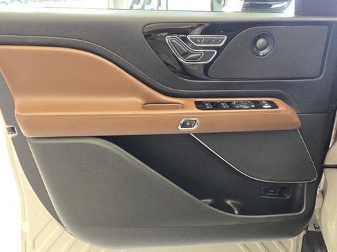 Used 2022 Lincoln Aviator Reserve AWD/4WD image 18