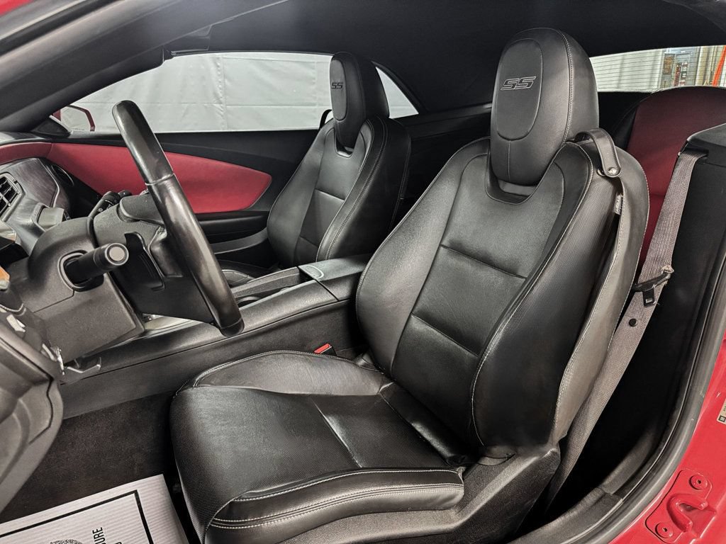 Used 2015 Chevrolet Camaro LT RWD image 12