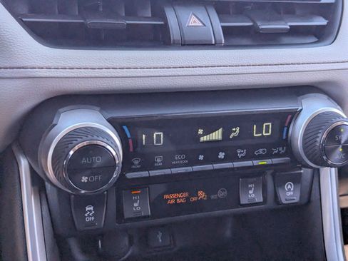 Used 2021 Toyota RAV4 XLE w/ Convenience Package image 24