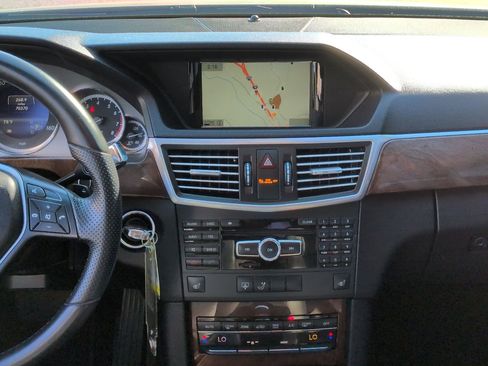 Used 2013 Mercedes-Benz E 350 Sedan image 30