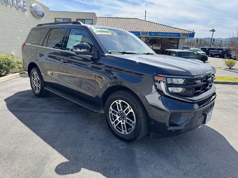 Used 2025 Ford Expedition Active image 3