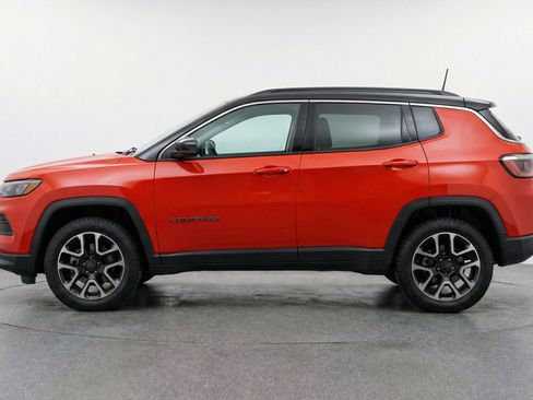 Used 2025 Jeep Compass Trailhawk AWD/4WD image 5