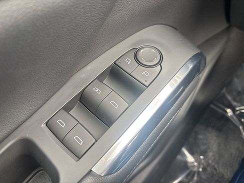 Used 2025 Chevrolet Traverse LT w/ Sun and Wheel Package image 18