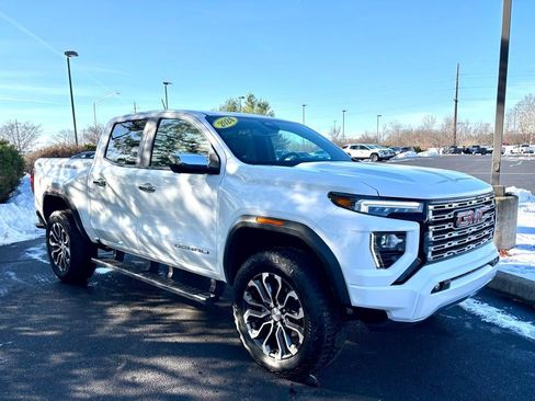 Used 2024 GMC Canyon Denali image 8