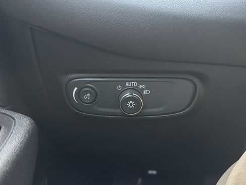 Used 2022 Chevrolet Equinox RS w/ RS Leather Package image 30