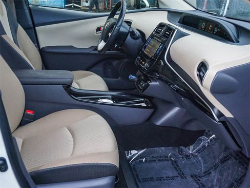 Used 2016 Toyota Prius Three image 11