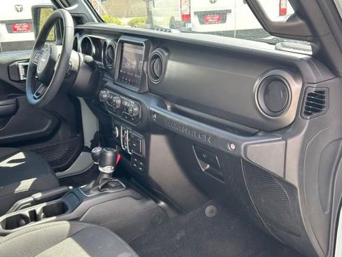 Used 2023 Jeep Wrangler Unlimited w/ Cold Weather Group AWD/4WD image 13