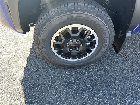 New 2025 Toyota Tacoma TRD Off-Road image 10
