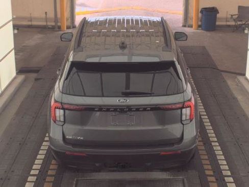 Used 2025 Ford Explorer Active RWD image 8