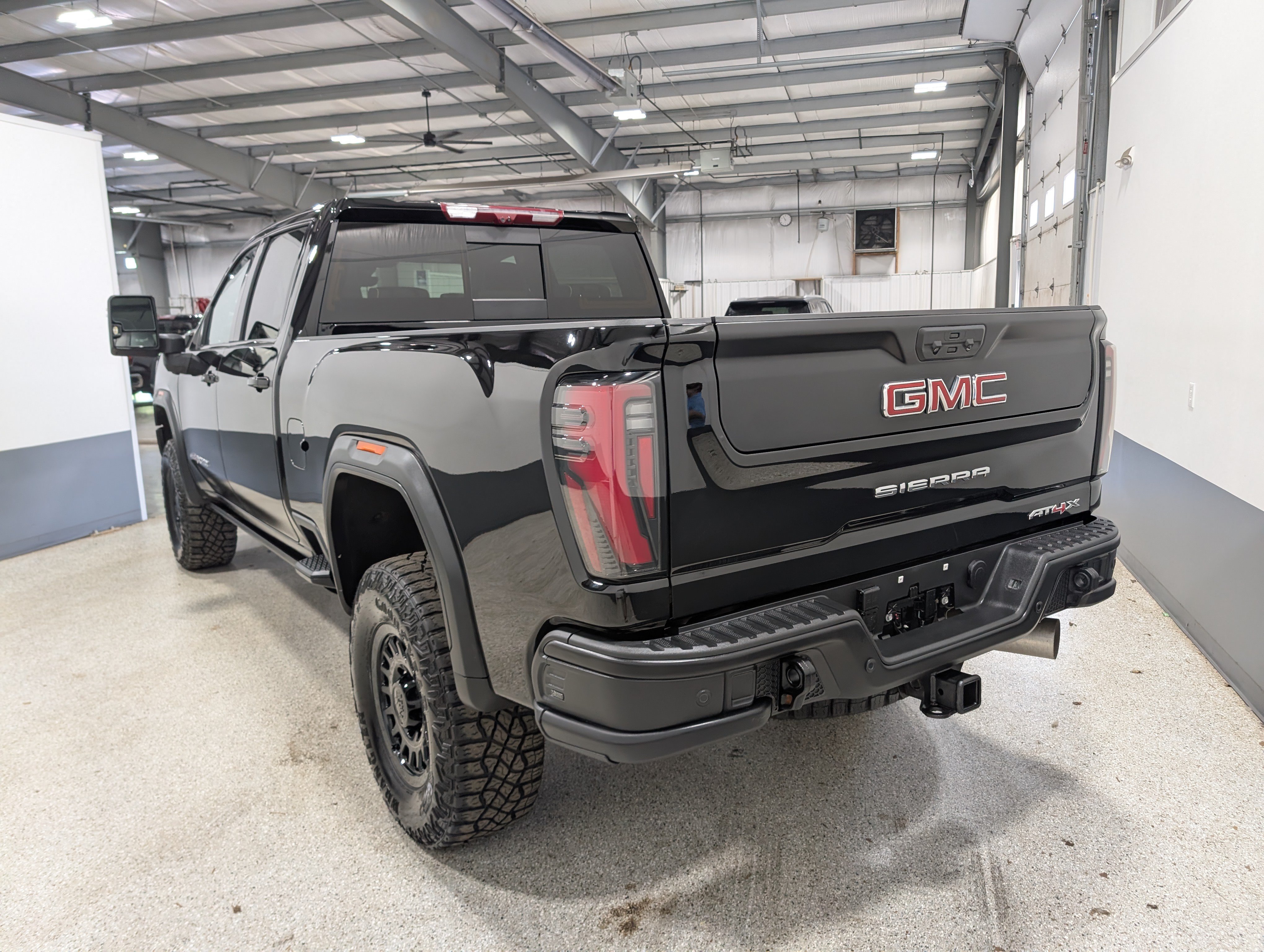 Used 2025 GMC Sierra 2500 AT4X w/ AT4X AEV Edition AWD/4WD image 5
