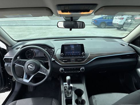 Used 2025 Nissan Altima 2.5 SV FWD image 33