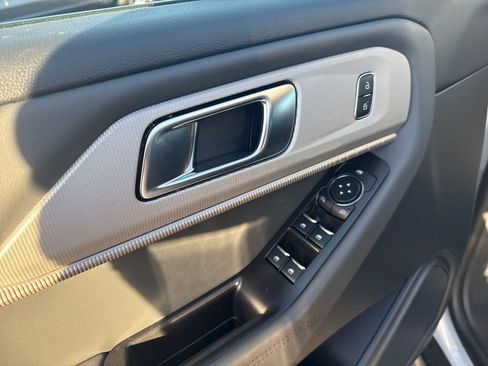 New 2026 Ford Explorer Active RWD image 3