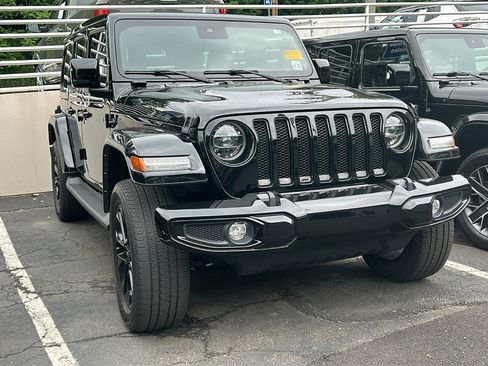 Used 2022 Jeep Wrangler Unlimited Sahara AWD/4WD image 3