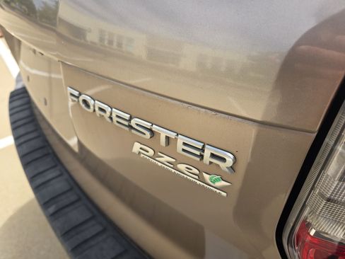 Used 2014 Subaru Forester 2.5i AWD/4WD image 12