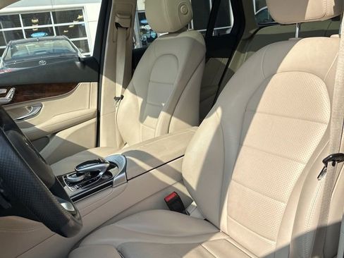 Used 2019 Mercedes-Benz GLC 350e 4MATIC image 10