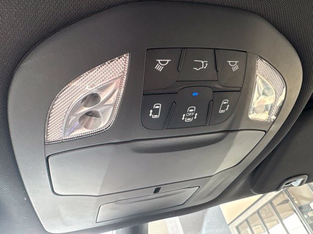 Used 2025 Chrysler Pacifica Select FWD image 16