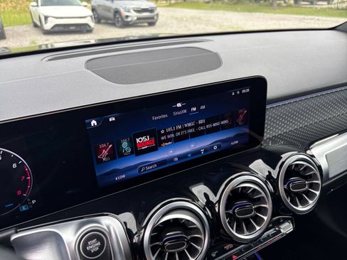 Used 2025 Mercedes-Benz GLB 250 image 21