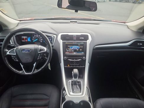Used 2014 Ford Fusion SE image 2