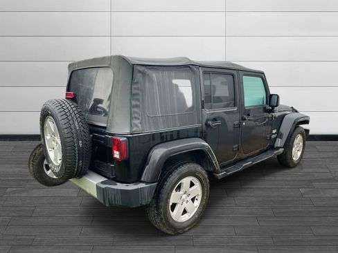Used 2010 Jeep Wrangler Unlimited Sahara image 3