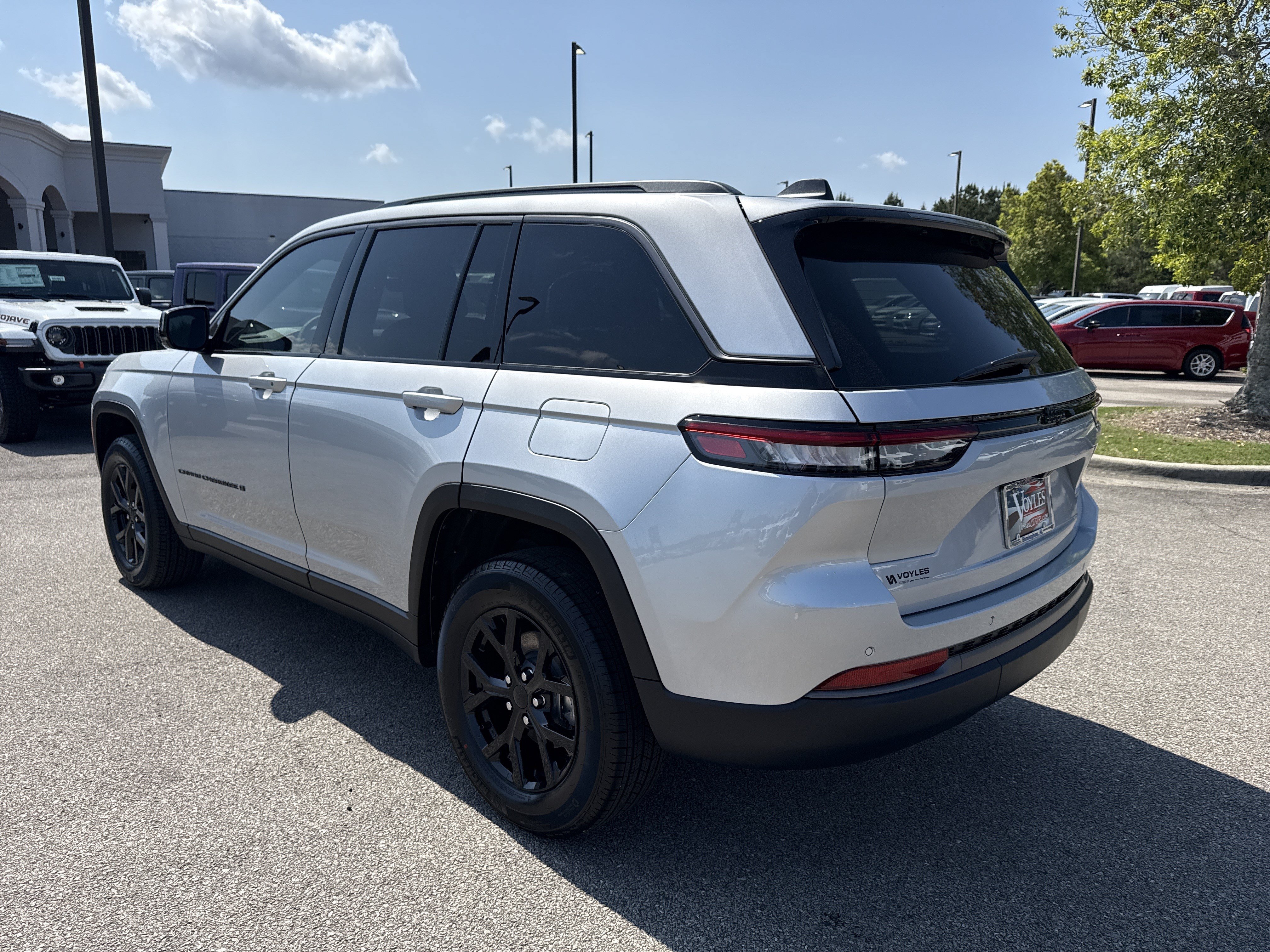 New 2026 Jeep Grand Cherokee Altitude RWD image 5