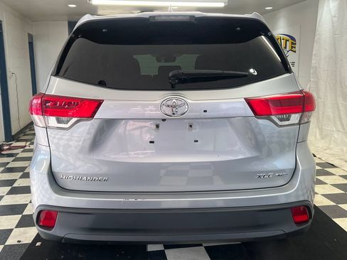 Used 2018 Toyota Highlander XLE AWD/4WD image 9
