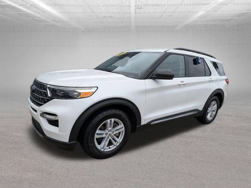 Used 2021 Ford Explorer XLT w/ Equipment Group 202A RWD image 9
