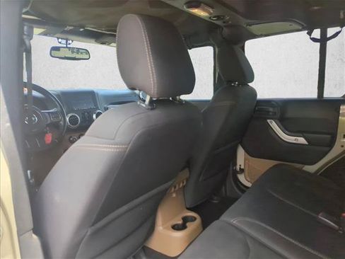 Used 2017 Jeep Wrangler Unlimited Sahara w/ Connectivity Group AWD/4WD image 20