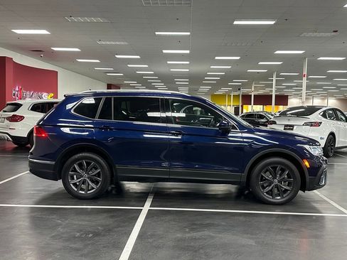 Used 2022 Volkswagen Tiguan SE FWD image 8