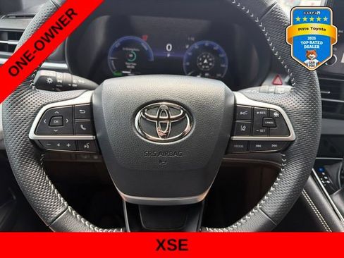 Used 2025 Toyota Sienna XSE FWD image 26