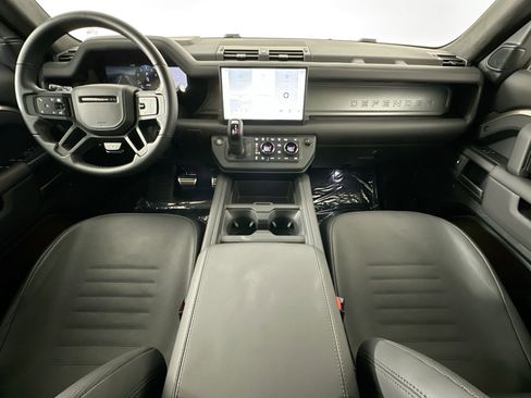 Used 2025 Land Rover Defender 110 image 22
