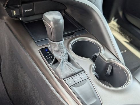 Used 2022 Toyota Camry SE image 16