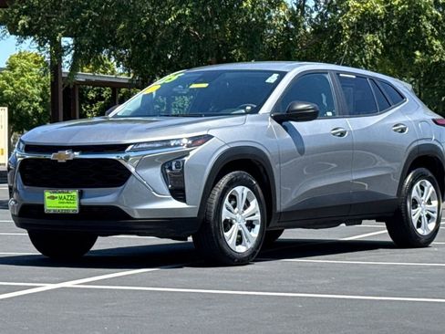 Used 2025 Chevrolet Trax LS FWD image 16